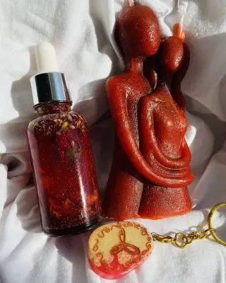 Love Spell Caster in USA - Candles symbol: red couple figure candle with a ritual oil bottle