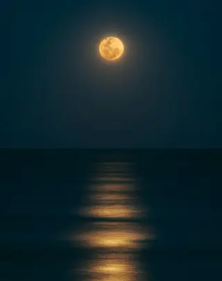Love Spell Caster in USA - Moon symbol: full moon over the sea at night